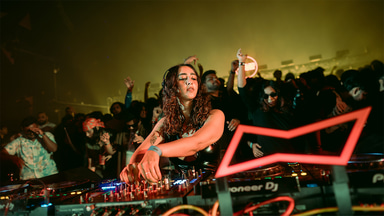 Photo of set Tasnneem.