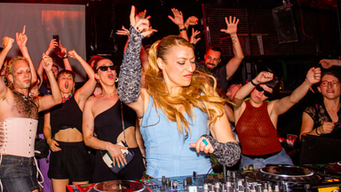 Photo of set Teresa Ferreiro.