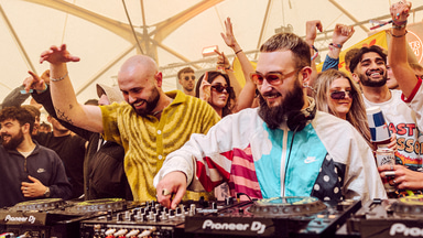 Photo of set t e s t p r e s s.