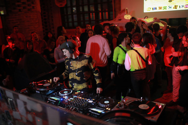 Photo of set Tomás Station.