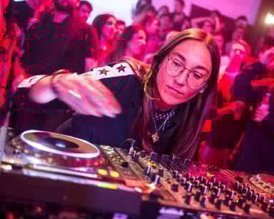 Photo of set Kamila Govorcin.