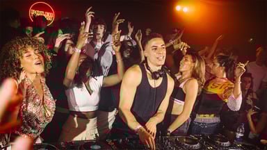 Photo of set Isaac Carter.