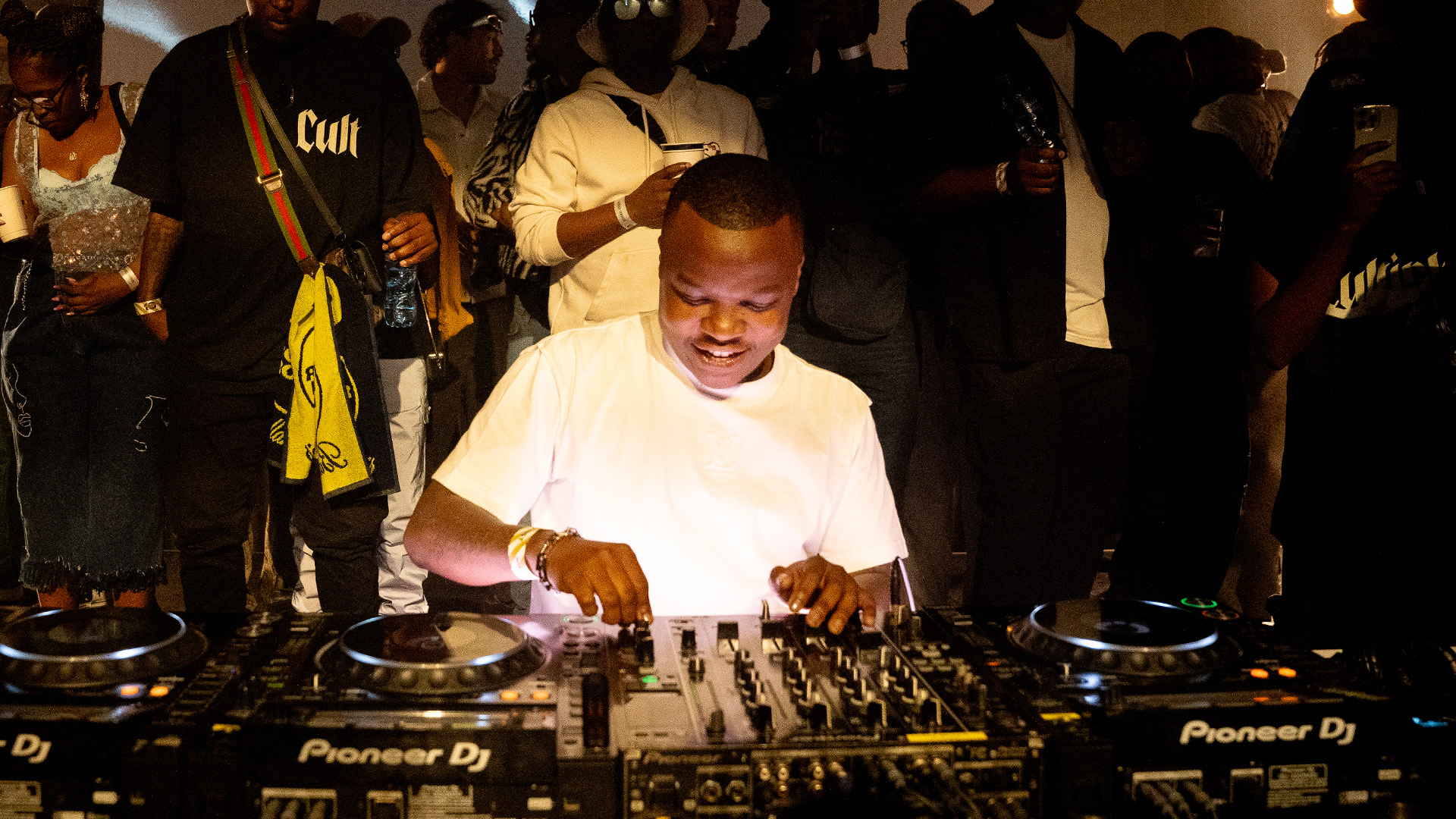 Flyer for event Dlala Thukzin.