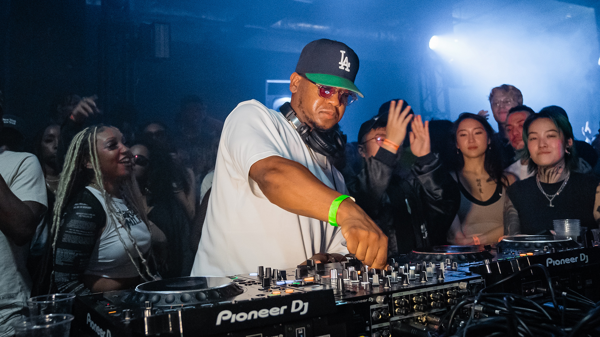 Flyer for event foreigner.